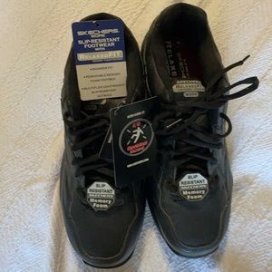 NWT Men’s slip resistant work shoes